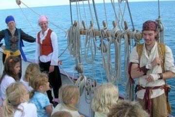 Participants and guides on an educational sailing tour in Chicago